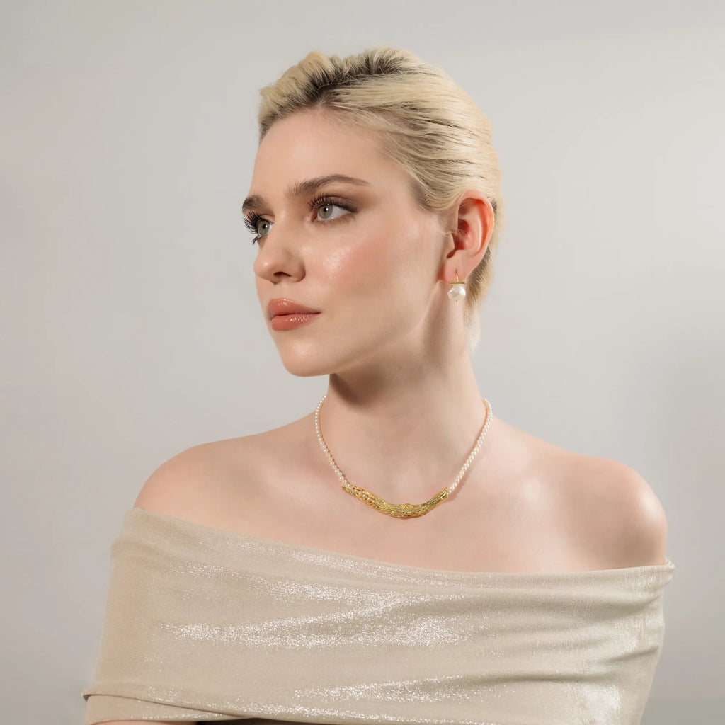 Cindered Curve Necklace