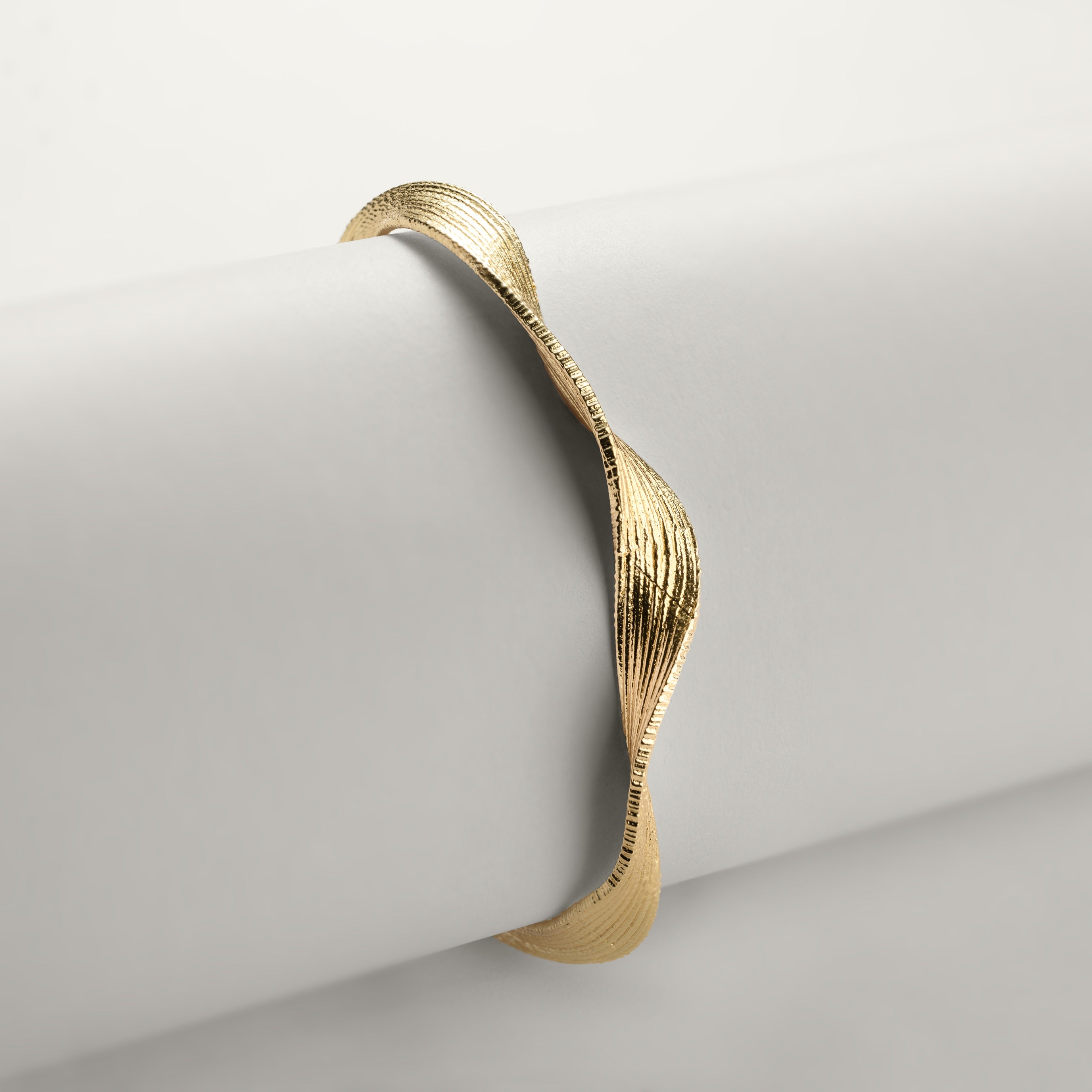 Wavecut Cuff