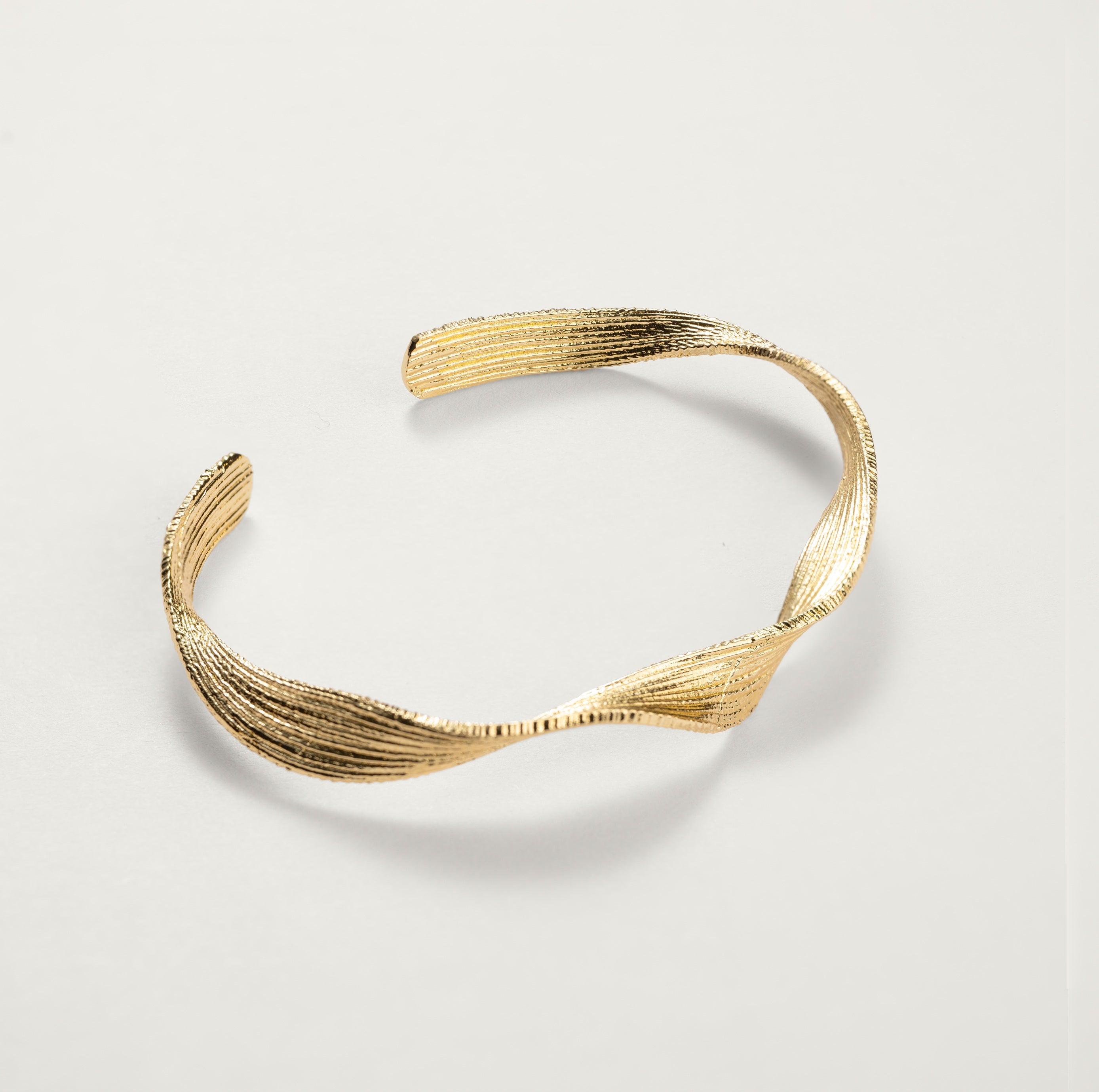 Wavecut Cuff